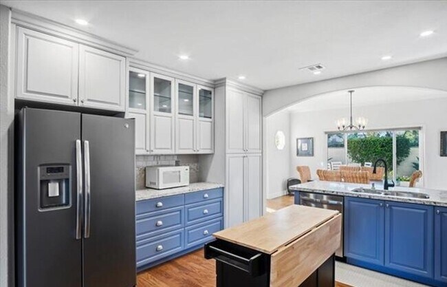 Building Photo - Refined Coastal Living in One of Carlsbad’s Most Exclusive Communities