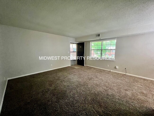 Building Photo - Stunning 1 Bedroom Apartment w/ Covered Pa...