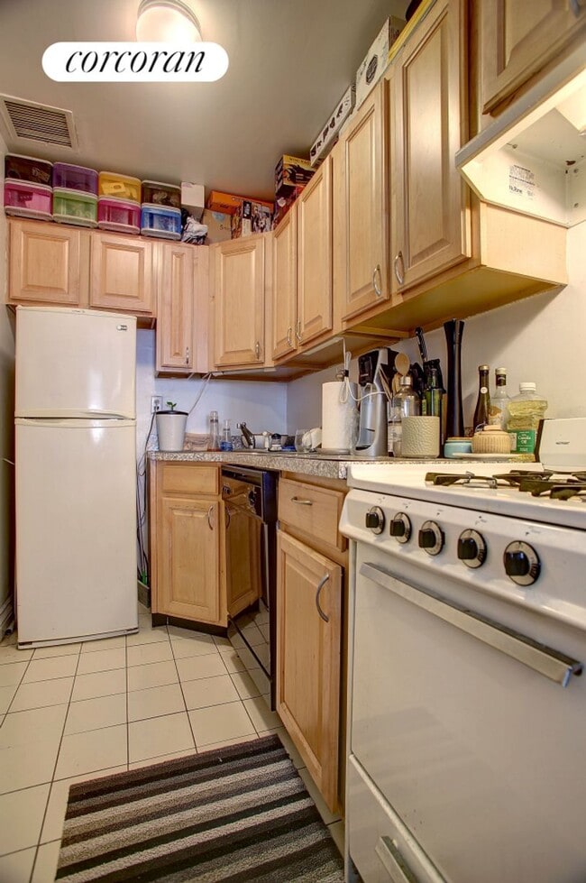 Building Photo - 55 W 75th St