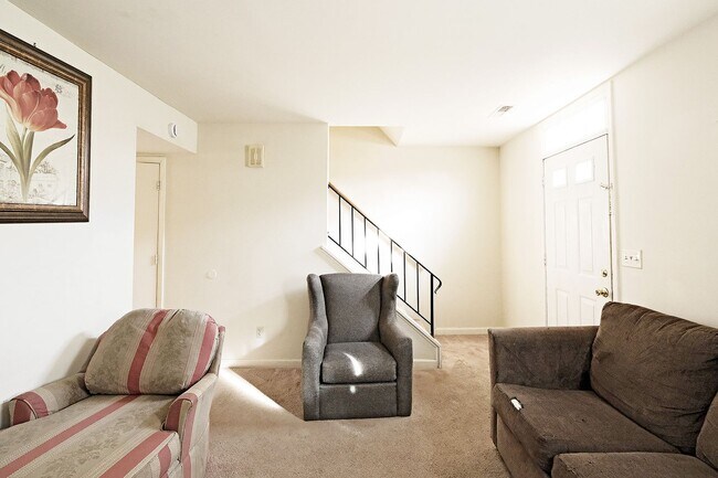 Foto del edificio - Pet-Friendly Duplex Near NGIC/DIA/NGA, CHO Airport, & Hollymead Town Center