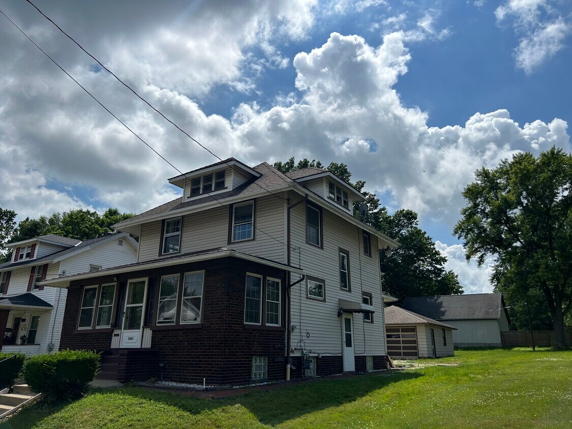 Primary Photo - 1461 S Freedom Ave