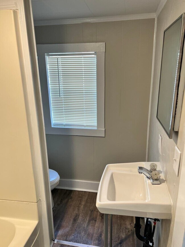 Building Photo - Kendall Easterwood Properties