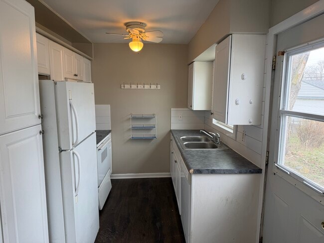 Kitchen - 4284 Beechgrove Dr