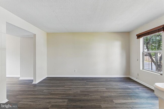 Foto del edificio - 505 Knollwood Ct