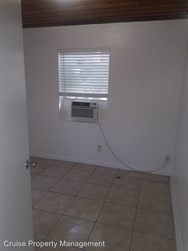 Building Photo - 306 N Lakeside Ct