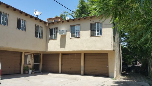 6 garages to rent to tenants - 660-672 W 9th St