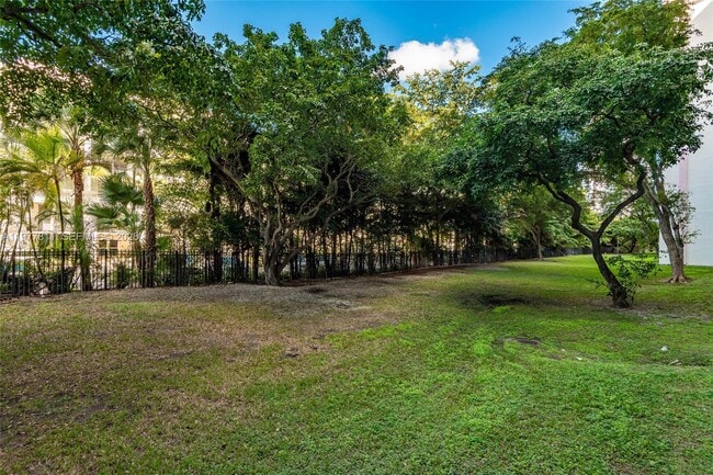 Foto del edificio - 17021 N Bay Rd