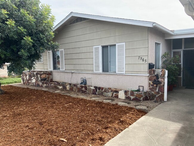 Building Photo - Large 3 Bed, 2 Bath in La Mesa!!