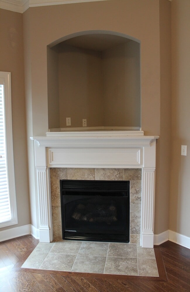 Building Photo - GREAT RENTAL IN FOX HOLLOW SUBDIVISION!