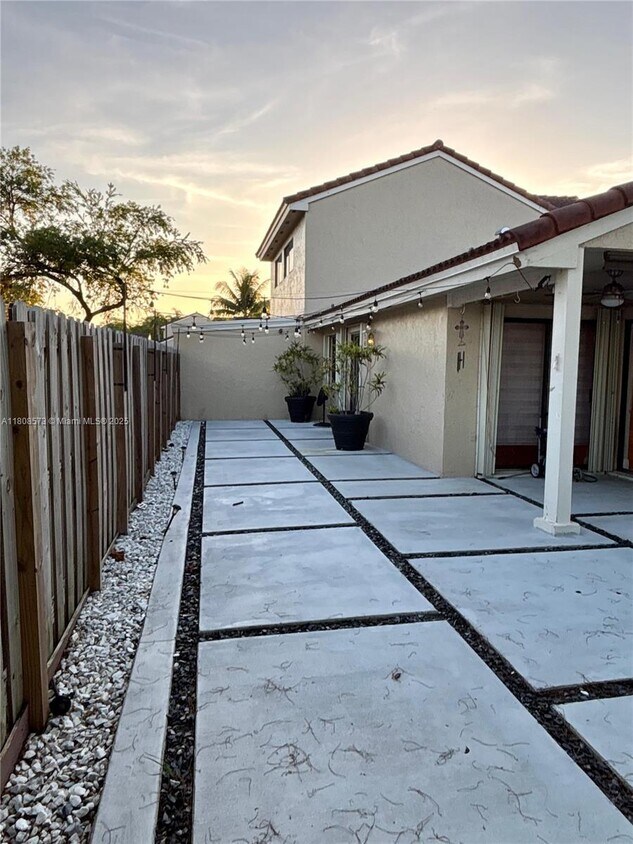 Primary Photo - 6542 NW 171st St