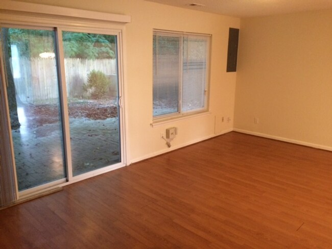 Foto del edificio - Large end unit townhouse