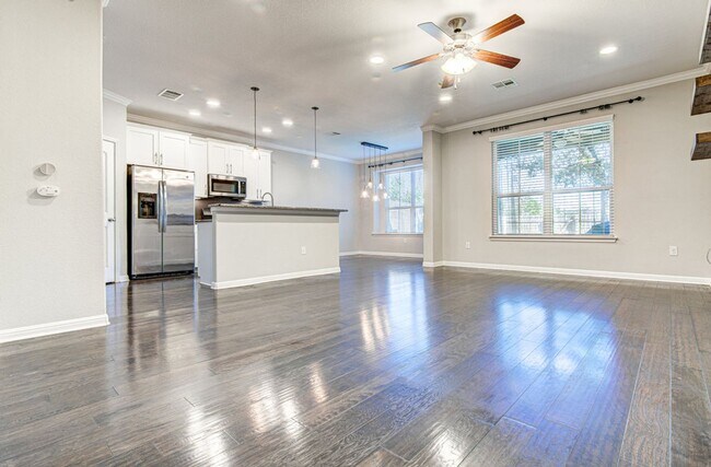 Building Photo - Cute as a Button 3/2.5 home in Parmer Village Townhomes, move-in ready!