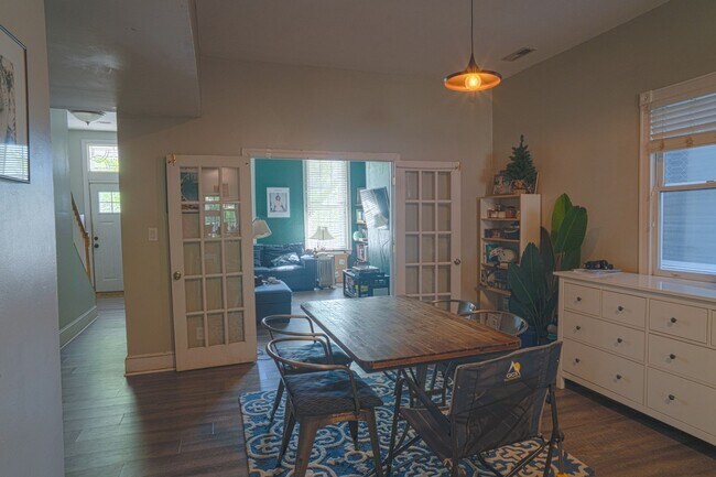 Foto del edificio - 1904 W Main St