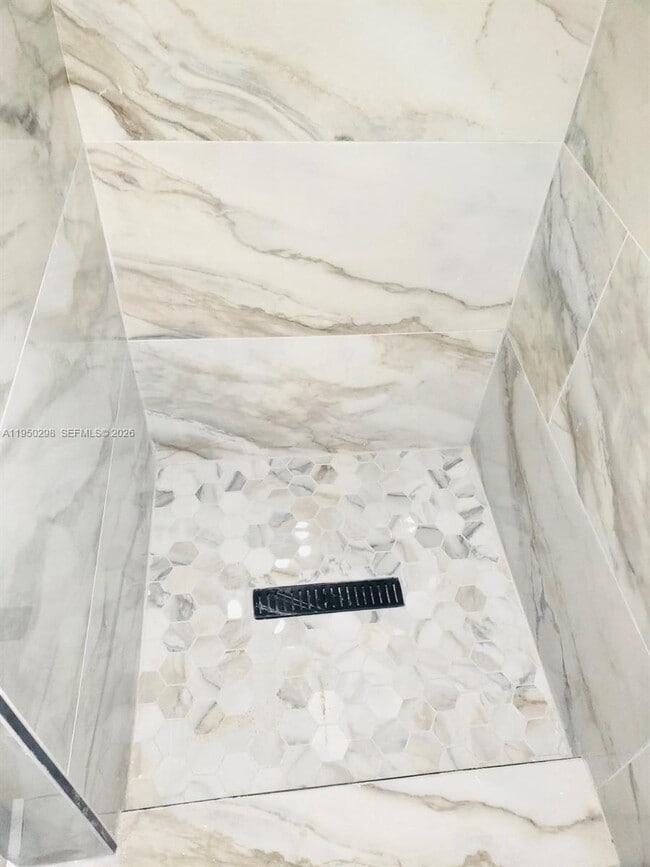 Building Photo - 270 NE 162nd St