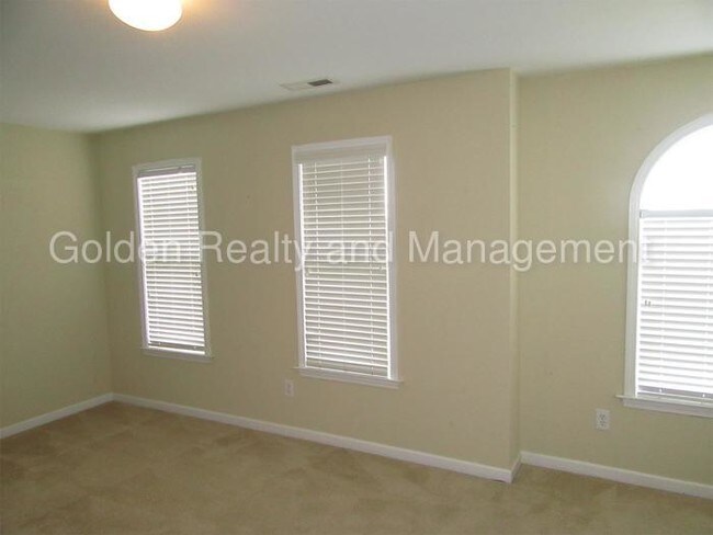 Building Photo - 704 Pochard Pl