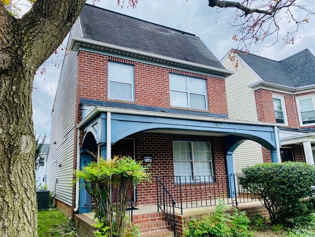 Foto del edificio - Adorable 3 bdrm/1.5 bath Home Located Clos...