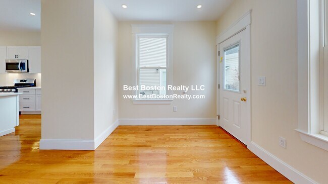 Foto del edificio - 242 Somerville Ave