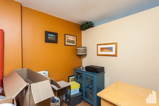 Foto del edificio - Incredible 1 Bed Plus Den/1 Bath apartment...