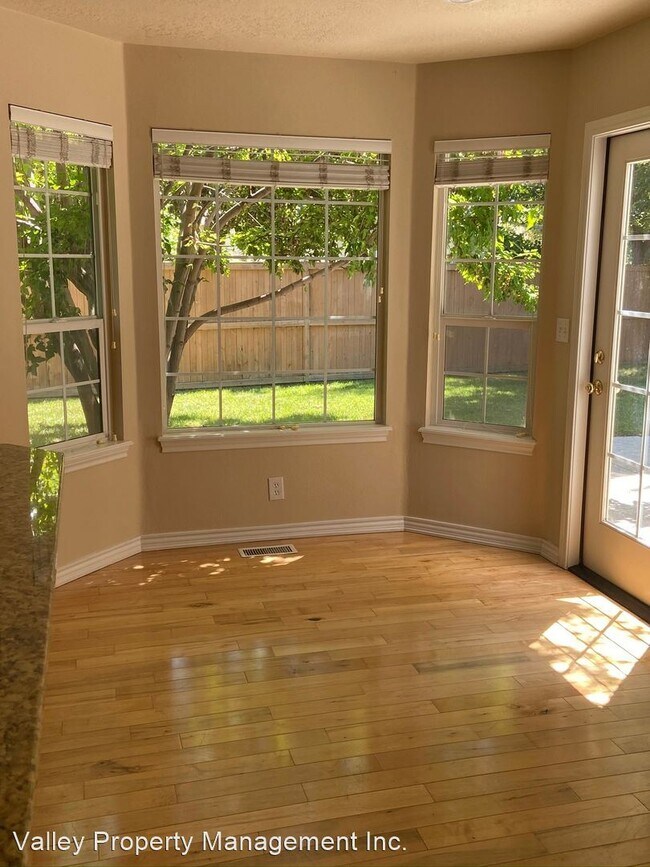 Building Photo - 4 br, 3 bath House - 553 Brookwood Dr.