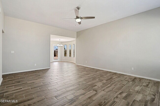 Building Photo - 841 Paseo Drusy Pl