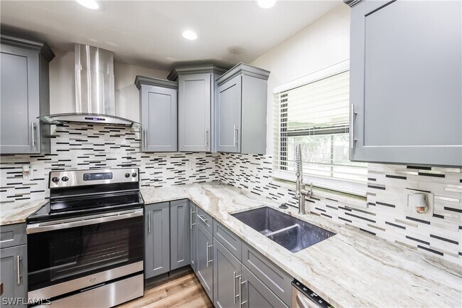 Foto del edificio - 720 SW 8th Terrace