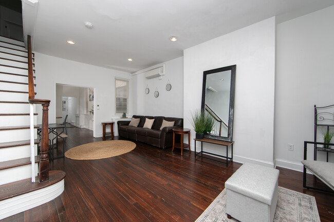 Foto del edificio - 2452 E Lehigh Ave