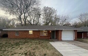 Building Photo - 1616 Chautauqua Ave