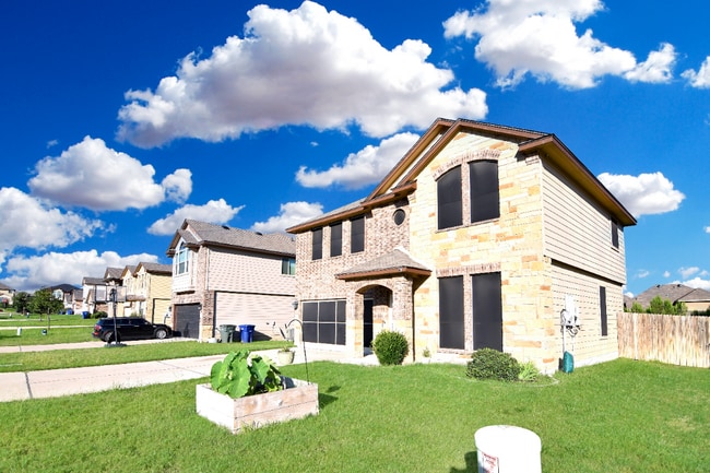 Building Photo - 1221 Briscoe Ct