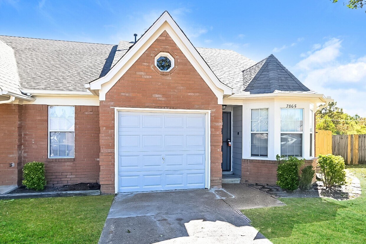 Foto principal - 7865 Shadowland Cove
