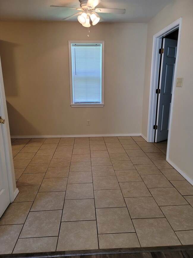Building Photo - Cozy 3 bed 1.5 bath home for rent in Van B...