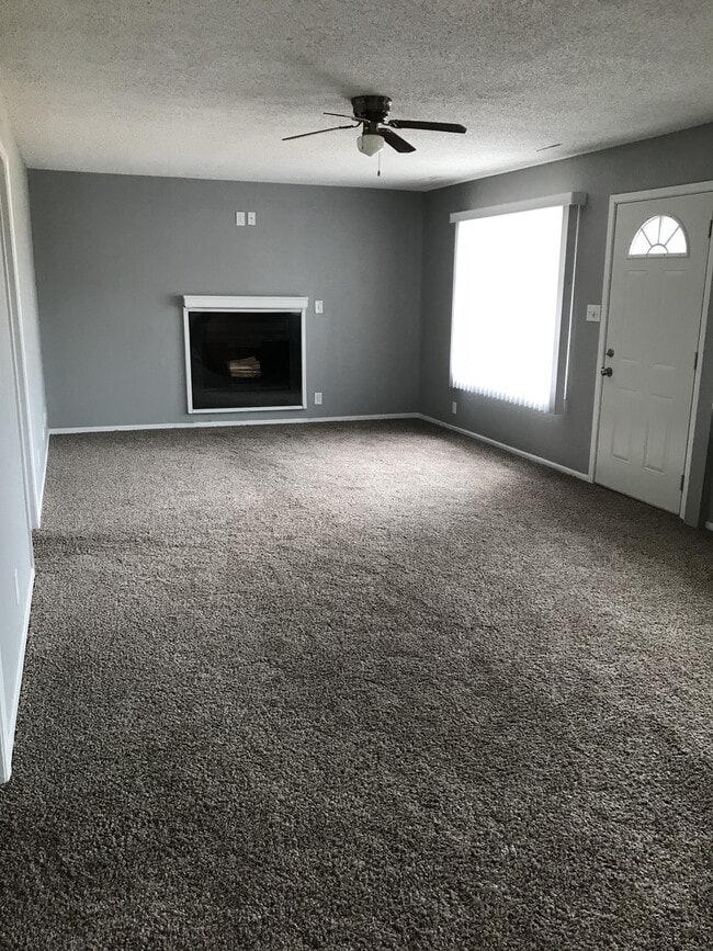 Building Photo - Secluded 3 Bedroom/1 Bath Ranch Home avail...