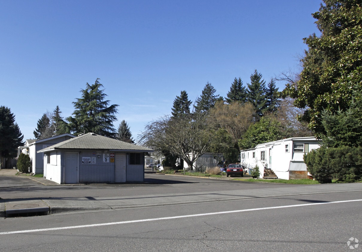 Building Photo - Willow Glen Mobile Home Park