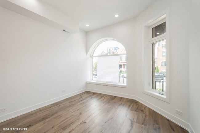Building Photo - 4351 S Oakenwald Ave