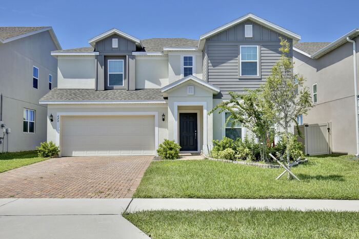 Foto principal - Stylish and Spacious 3/2.5 Home with No Re...