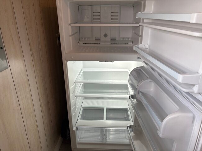 Foto del edificio - 2410 N Hwy 25 W