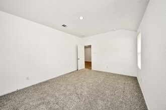 Building Photo - 27458 Serene Pne Dr