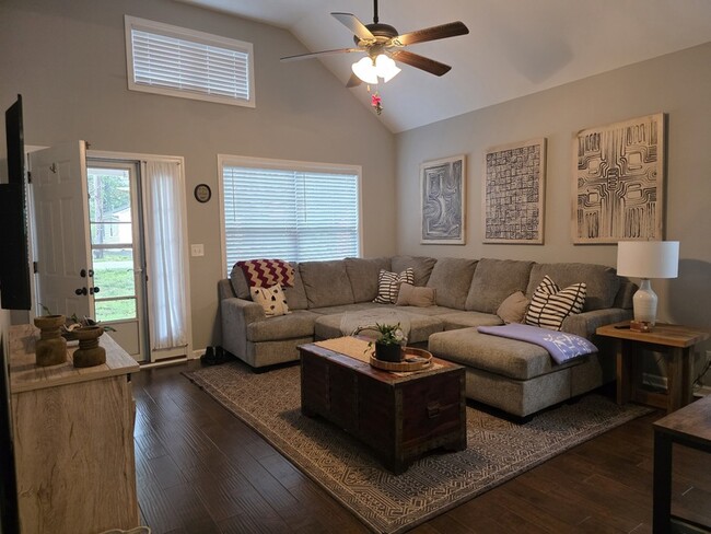 Foto del edificio - 172 Porters Bluff Rd