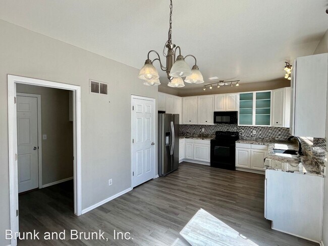 Building Photo - 4 br, 3.5 bath House - 7025 Alcove Springs...
