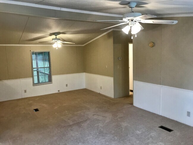 Building Photo - Fantastic Rental Near Lake Gaston
