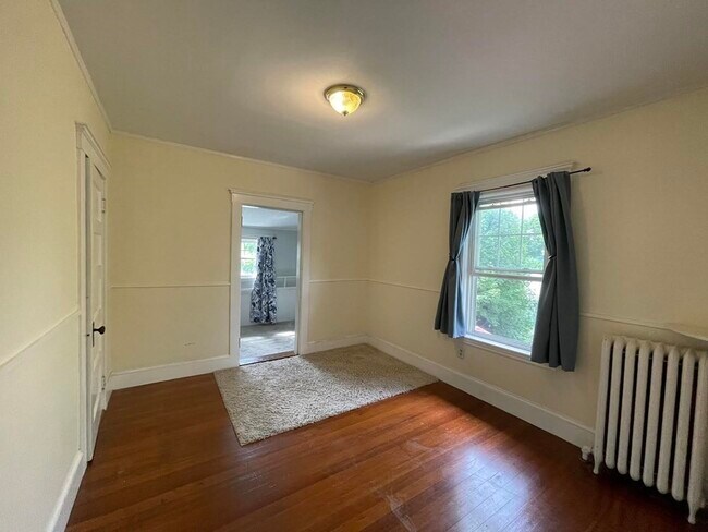 Building Photo - 33 Hall Ave