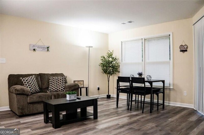 Foto del edificio - 1600 Oakpoint Dr SW