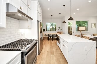 Building Photo - 849 Martin St