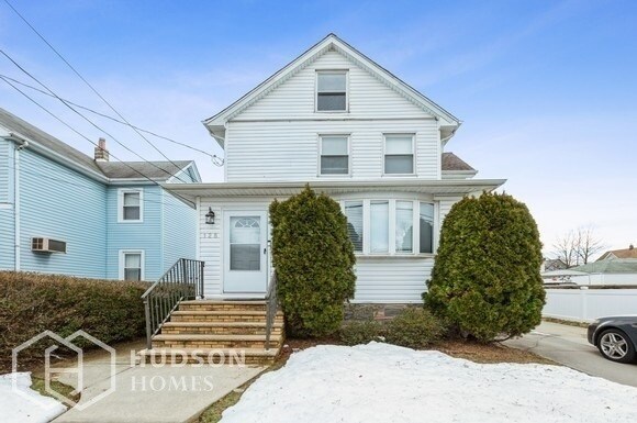 Primary Photo - 128 Washington St