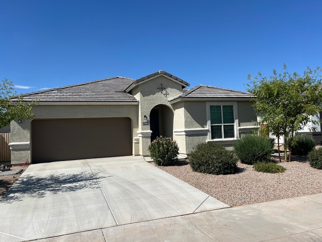 Foto principal - 37640 W San Sisto Ave