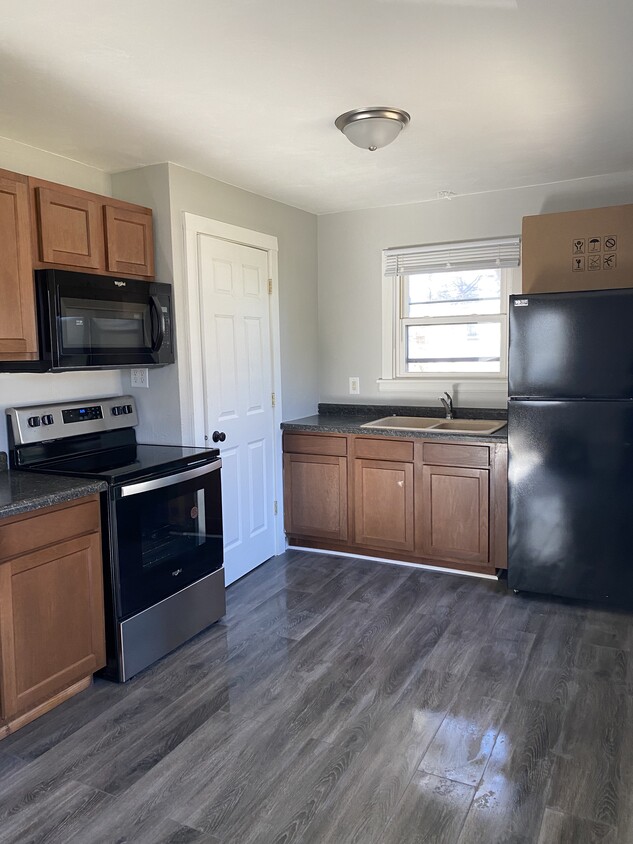 Kitchen - 1964 S Harrison Ave