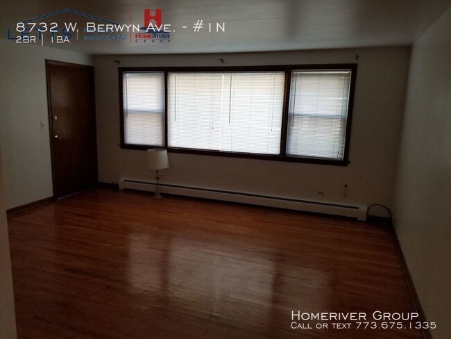 Building Photo - Spacious 2 Bedroom 1 Bath- Heat Included