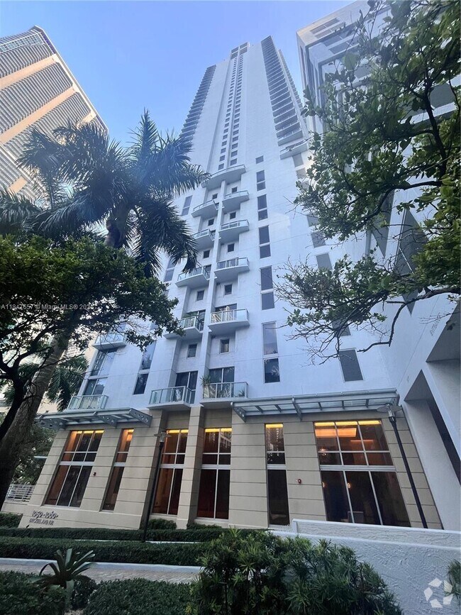 Building Photo - 1060 Brickell Ave