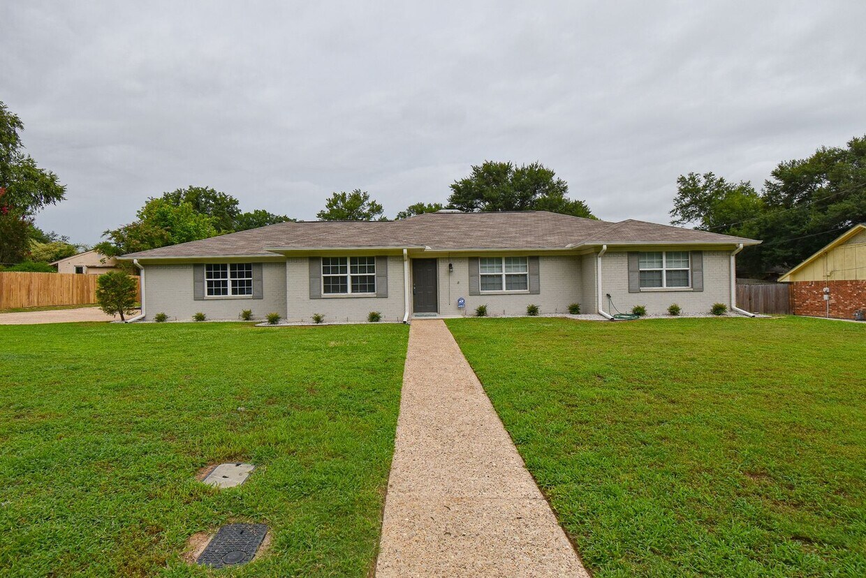 Foto principal - Lease Takeover Opportunity Available! 3 Be...