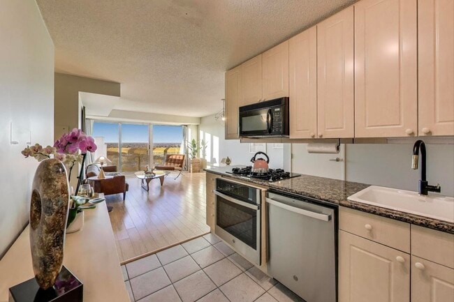 Building Photo - Evnst