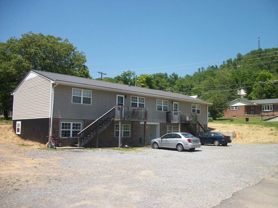 Primary Photo - 413 N Church # 2